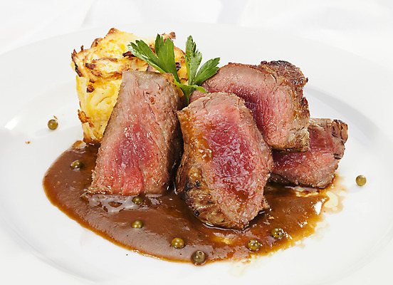 포토 JPG 해외이미지 접시 다이어트 채소 부분 감자 파슬리 육류 스테이크 요리 비프스테이크 사람없음 빨간색 식당 식사 저녁식사 소고기 튀김 신선 고명 소 중앙 그릴 애피타이저 바비큐 자르기 굽기 허브 허리 준비 후추 점심식사 단백질 등심 해외202004 해외포토 식물 식기 음식 컬러 식재료 포유류 모션 주방용품 서양음식 건강 신체부위 상점 구이 향신료 영양소 파일형식 이미지허브