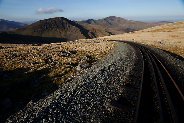 포토 JPG 해외이미지 구름 공원 하늘 웨일즈 산 풍경 사람없음 야외 파란색 걷기 새벽 트래킹 트랙 신발장 전국 스노도니아 해외202004 해외포토 자연요소 공공시설 컬러 모션 레저 영국 파일형식 이미지허브