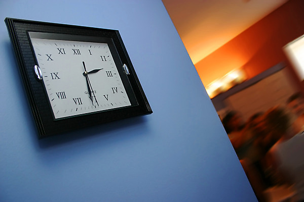 포토 JPG 해외이미지 여자 행복 감정 벽 시계 결혼 결혼식 주택 실내 사람 사람없음 내부 장식 파란색 파티 페인트 화장품 우정 욕실 시간 예측 가루 볼터치 피부관리 준비 흥분 기회 정사각형 들러리 해외202004 해외포토 도형 컬러 컨셉 이벤트 건물 친구 화장 뷰티 하객 파일형식 이미지허브