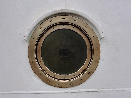 포토 JPG 해외이미지 모양 바다 요트 창문 항해 사람없음 금속 수확 시골 원형 보트 묘사 함선 해군 부화 고립 놋쇠 옛날 해외202004 해외포토 도형 농업 배_교통 재질 군대 파일형식 이미지허브