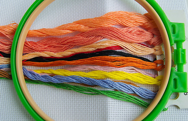 포토 JPG 해외이미지 디자인 교육 백그라운드 컨셉 패턴 탁자 취미 사람없음 목재 초록색 세트 컬러풀 노란색 흰색 공구 직물 업무 계산 실 바느질 테두리 측정 땀 캔버스 자수 골무 해외202004 해외포토 나무 컬러 가구 무늬 재료 도구 작업 파일형식 이미지허브