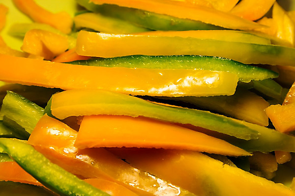 포토 JPG 해외이미지 음식 조각 채소 오렌지 재료 고추 파프리카 사람없음 가로 빨간색 초록색 컬러풀 노란색 샐러드 닫기 맛 날것 후추 흙더미 건강식 내추럴 숙성 완벽 해외202004 해외포토 컬러 컨셉 과일 모션 흙 향신료 파일형식 더미 이미지허브