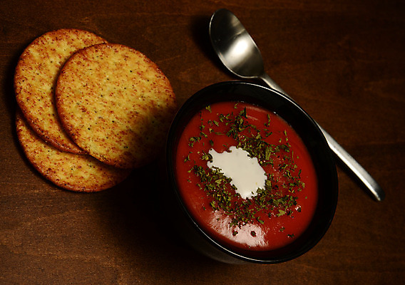 포토 JPG 해외이미지 음식 겨울 토마토 따뜻함 건강 요리 사람없음 목재 크래커 식사 저녁식사 가을 시골 고명 사발 수프 크림 유기농 점심식사 입가심 채식주의자 핸드메이드 해외202004 해외포토 나무 웰빙 계절 채소 재료 쿠키 사기그릇 채식 파일형식 이미지허브