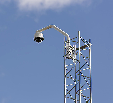 포토 JPG 해외이미지 구름 하늘 사람없음 야외 파란색 카메라 금속 보안 발판 해외202004 해외포토 자연요소 컬러 재질 안전 전자제품 파일형식 이미지허브