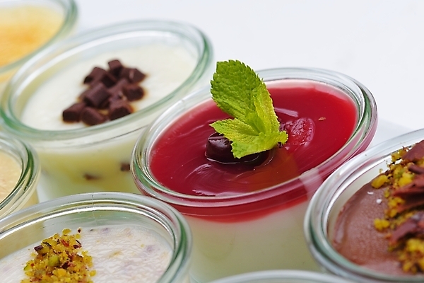 포토 JPG 해외이미지 실내 종류 사람없음 아웃포커스 여러개 다양 흰배경 푸딩 과일푸딩 해외202004 해외포토 다수 백그라운드 디저트 촬영기법 내부 흰색 파일형식 이미지허브