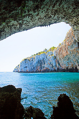 포토 JPG 해외이미지 응시 유럽 바다 여행 자연 휴가 산 풍경 사람없음 물 평화 수영 이탈리아 절벽 캠핑 하이킹 만 황무지 동굴 편안함 지중해 순수 언덕 암초 천국 해외202004 해외포토 자연요소 시선 나라 컨셉 레저 수상스포츠 감각 생태계 파일형식 이미지허브