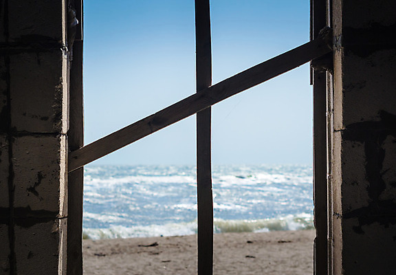 포토 JPG 해외이미지 선 모래 벽 파도 바다 십자가 창문 하늘 돌담 해변 사람없음 물 여름 판넬 서핑 옛날 수평선 해외202004 해외포토 자연요소 계절 담장 돌_바위 수상스포츠 파일형식 이미지허브