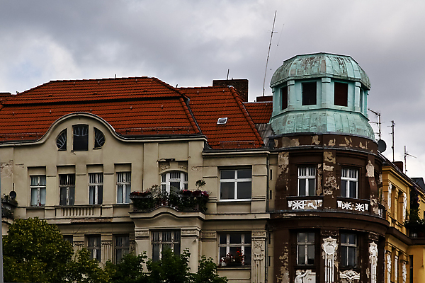 포토 JPG 해외이미지 외관 유럽 벽 건축양식 주택 안테나 사람없음 건물 갈색 손상 인공위성 도시 버리기 베를린 깨짐 옛날 파멸 해외202004 해외포토 건축물 건축 나라 컬러 컨셉 통신 모션 독일 파일형식 소멸 이미지허브