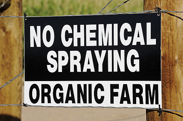 포토 JPG 해외이미지 산업 농업 사람없음 야외 울타리 환경 사인 유기농 해외202004 해외포토 웰빙 담장 파일형식 이미지허브