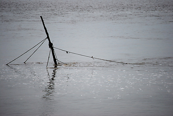 포토 JPG 해외이미지 전통 산업 밧줄 줄 농업 낚시 흑백 어류 사람없음 야외 물 강 반사 희망 회색 시골 잡기 작업 그물 막대기 기다림 해조류 은색 장면 인내 해외202004 해외포토 자연요소 감정 컬러 모션 레저 촬영기법 수중동물 해양식물 파일형식 이미지허브