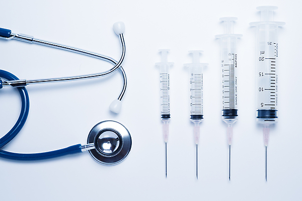 포토 JPG 해외이미지 웰빙 백그라운드 청진기 건강 병원 주사기 사람없음 치료 파란색 약 금속 장비 의사 흰색 기구 공구 바이러스 맥박 질병 오브젝트 싱글 주사약 고립 백신 헬프 해외202004 해외포토 컬러 의학 의료기기 재질 의료진 도구 도움 파일형식 이미지허브