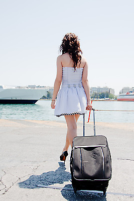 포토 JPG 해외이미지 모델 1 라이프스타일 응시 드레스 여자 바다 여행 포즈 교통시설 자연 하늘 휴가 휴식 항해 미술 한명 사람 소녀 성인 물 여름 유행 기다림 크루즈 함선 상업 승객 해외202004 해외포토 자연요소 시선 옷 계절 어린이 교통 컨셉 배_교통 모션 문화예술 생활 시설 생태계 파일형식 이미지허브