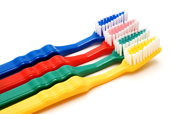 포토 JPG 해외이미지 스튜디오촬영 사람없음 빨간색 초록색 파란색 노란색 붓 입 닫기 치아 칫솔 플라스틱 자르기 청소 흰배경 고립 위생관리 해외202004 해외포토 컬러 백그라운드 모션 재질 실내 관리 신체부위 위생용품 흰색 소화기관 파일형식 이미지허브