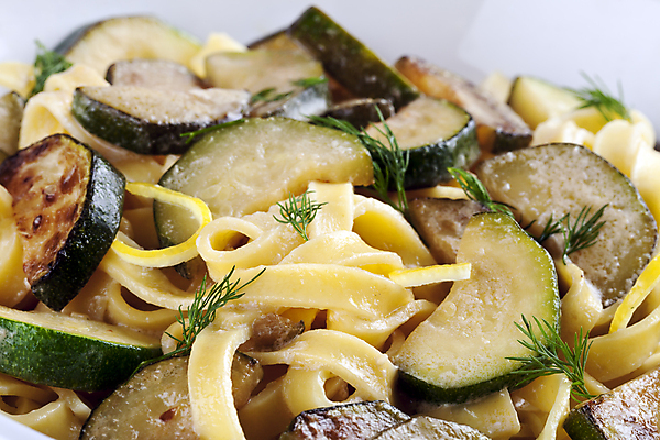 포토 JPG 해외이미지 음식 채소 파스타 건강 요리 사람없음 식사 저녁식사 이탈리아 신선 면 맛 점심식사 딜 주키니 주키니호박 채식주의자 해외202004 해외포토 유럽 컨셉 서양음식 채식 파일형식 이미지허브