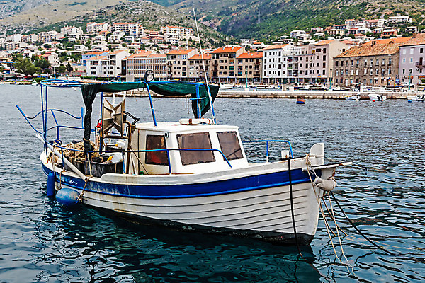 포토 JPG 해외이미지 전통 유럽 산업 문화 파도 바다 여행 낚시 휴가 항해 사람없음 물 여름 파란색 마을 항구 도시 만 그물 어선 보트 지중해 노 함선 상업 낚시꾼 타운 크로아티아 닻 부둣가 발칸반도 옛날 해외202004 해외포토 자연요소 계절 나라 컬러 배_교통 교통시설 레저 선박 파일형식 이미지허브