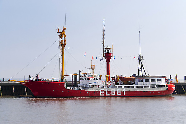 포토 JPG 해외이미지 호수 바다 등대 사람없음 빨간색 물 항구 수확 수로 포트 네비게이션 옛날 오리엔테이션 해외202004 해외포토 자연요소 컬러 농업 교통시설 파일형식 이미지허브