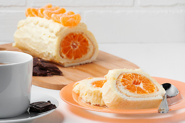 포토 JPG 해외이미지 단면 디저트 귤 실내 사람없음 롤케이크 해외202004 해외포토 음식 과일 내부 케이크 파일형식 이미지허브