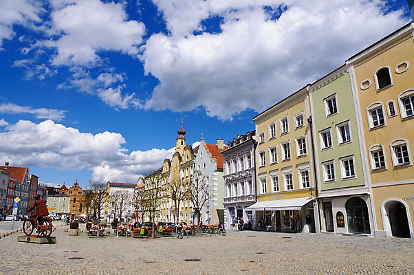포토 JPG 해외이미지 구름 유럽 여행 하늘 주택 독일 풍경 사람없음 도시풍경 컬러풀 여행객 맑음 봄 중세 강렬 구시가지 바이에른 해외202004 해외포토 자연요소 계절 나라 컬러 날씨 사람 건물 도시 역사 파일형식 이미지허브