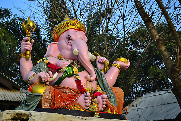 포토 JPG 해외이미지 동물 아이콘 전통 실루엣 아시아 종교 문화 분홍색 조각 태국 성공 코끼리 관리 미술 사람없음 장식 조각상 숫자 머리 평화 화목 골동품 그리기 행운 영혼 황금 인도인 사인 동쪽 명예 나쁜 고립 귀족 숭배 힌두교 해외202004 해외포토 외국인 문자 나라 컬러 컨셉 포유류 모션 문화예술 촬영기법 동양인 신체부위 조형물 방향 파일형식 이미지허브