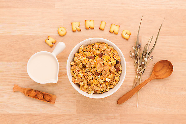 포토 JPG 해외이미지 전통 행복 음료 음식 조각 백그라운드 컨셉 다이어트 유리 탁자 아침 디저트 건강 옥수수 사람없음 목재 컵 갈색 쿠키 초콜릿 숟가락 식사 우유 신선 최고 뜨거움 사발 달콤 아침식사 정상 낟알 시리얼 먹기 유기농 요거트 내추럴 단절 요구르트 작살 칼슘 귀리 해외202004 해외포토 주간 나무 식기 웰빙 감정 컬러 가구 재료 모션 재질 유제품 곡류 수저 사기그릇 맛 파일형식 이미지허브