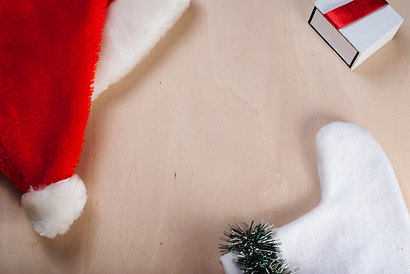 포토 JPG 해외이미지 나무 전통 디자인 계절 리본 백그라운드 컨셉 크리스마스 겨울 공 탁자 휴가 새로움 새해 기념 털 선물 이벤트 사람없음 장식 빨간색 초록색 산타클로스 파티 축제 놀람 흰색 나뭇가지 인사 눈송이 12월 큐브 복고 카피스페이스 클라우스 해외202004 해외포토 식물 기념일 감정 컬러 가구 눈_날씨 표정 공백 예절 날짜 파일형식 이미지허브