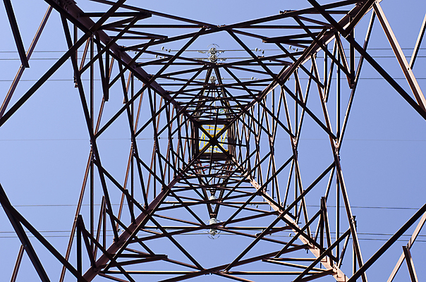 포토 JPG 해외이미지 하늘 사람없음 세로 파란색 환경 탑 힘 에너지 전선 위험 큼 아래 철 볼트 반항 철강 현재 해외202004 해외포토 건축물 컬러 컨셉 모션 공구 크기 방향 위치 파일형식 이미지허브