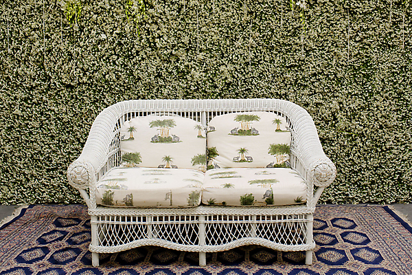 포토 JPG 해외이미지 식물 라이프스타일 접시 외관 커피 벽 가구 쿠션 의자 베개 유리 탁자 지팡이 휴식 벽돌 바닥 주택 사람없음 야외 목재 컵 가로 빨간색 초록색 소파 정원 중국 발코니 갑판 책상 안락의자 뒤뜰 등나무 해외202004 해외포토 나무 식기 아시아 음료 컬러 생활용품 컨셉 배_교통 재료 침구 재질 건물 생활 파일형식 이미지허브