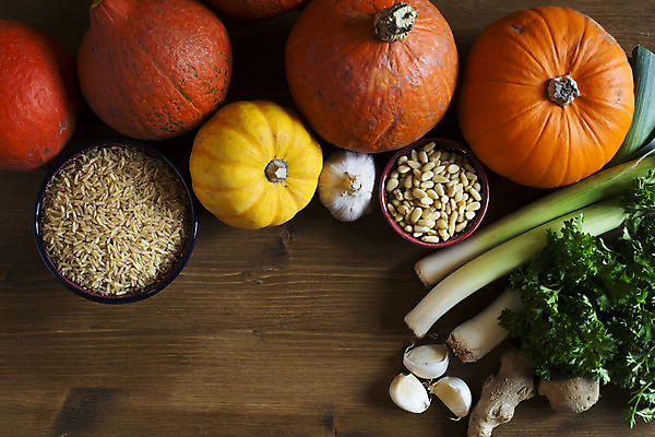 포토 JPG 해외이미지 음식 채소 재료 호박 밥 건조 파슬리 건강 마늘 사람없음 목재 갈색 견과류 그룹 사발 낟알 시리얼 유기농 날것 성분 생강 스쿼시 카피스페이스 해외202004 해외포토 나무 웰빙 스포츠 컬러 구기 공백 사기그릇 파일형식 이미지허브