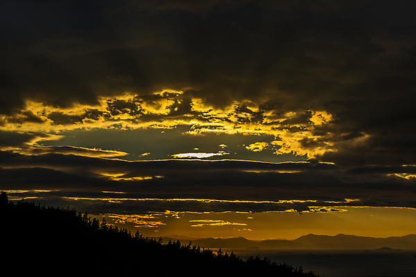 포토 JPG 해외이미지 나무 구름 공원 유럽 바다 하늘 산 풍경 사람없음 햇빛 일몰 저녁 지중해 그리스 아테네 그리스인 해외202004 해외포토 자연요소 서양인 식물 공공시설 나라 태양 노을 야간 파일형식 이미지허브
