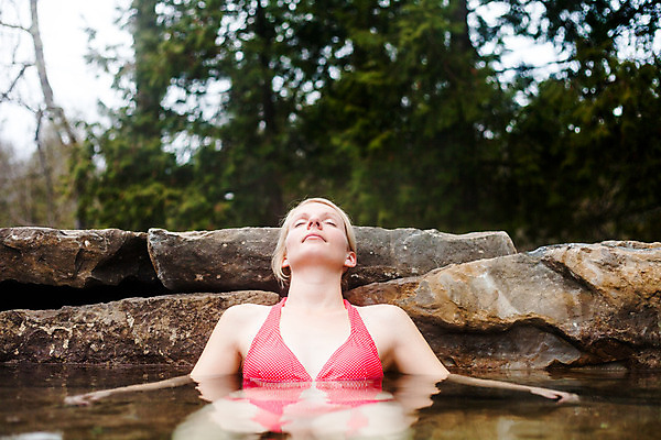 포토 JPG 해외이미지 백인 라이프스타일 수영복 행복 유럽 호수 여행 캐나다 겨울 자연 휴식 따뜻함 건강 아이슬란드 한명 사람 야외 물 여름 비키니 금발 스파 목욕 봄 추위 흰색 뜨거움 수증기 숲 당구 휴양지 내추럴 지열 혼자 해외202004 해외포토 자연요소 서양인 1 헤어스타일 옷 계절 감정 나라 컬러 컨셉 북아메리카 생활 구기 청결 장소 생태계 파일형식 이미지허브