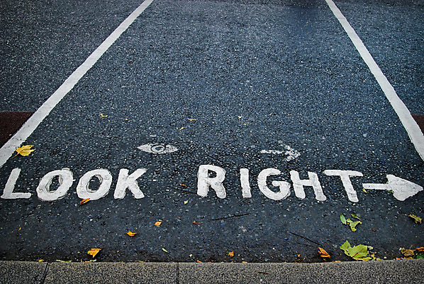 포토 JPG 해외이미지 응시 거리 경고 사람없음 보행자 사인 아일랜드 더블린 해외202004 해외포토 시선 유럽 파일형식 이미지허브