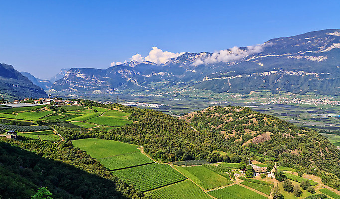 포토 JPG 해외이미지 유럽 도로 여행 농업 자연 하늘 산 거리 주택 안테나 파노라마 풍경 사람없음 초록색 여름 파란색 강 교회 마을 계곡 이탈리아 시골 도시 놀이터 알프스 타운 세련 해외202004 해외포토 계절 나라 산업 길 컬러 통신 종교건축 교통시설 놀이 촬영기법 건물 생태계 파일형식 이미지허브