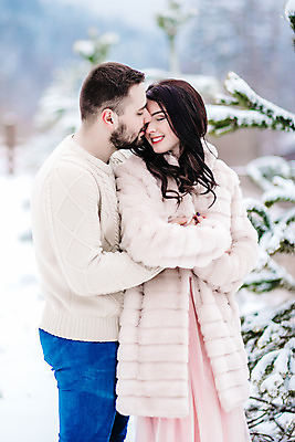 포토 JPG 해외이미지 나무 모델 드레스 포즈 백그라운드 겨울 자연 동화 바람 수염 사람 두명 유행 추위 흰색 우아함 고독 은색 매끈함 숲 실크 스웨터 드라마 공상 무료 천진난만 스타일 해외202004 해외포토 자연요소 식물 옷 계절 감정 컬러 컨셉 상의 날씨 직물 감각 생태계 파일형식 이미지허브