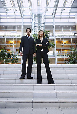 포토 JPG 해외이미지 전신 백인 응시 시선 여자 남자 중년 포즈 2 비즈니스 사업가 실내 사람 성인 두명 30대 마주보기 직장인 비즈니스맨 비즈니스우먼 쌍 자신감 상업 경영 안뜰 해외202004 해외포토 서양인 직업 감정 모션 내부 장년 파일형식 이미지허브