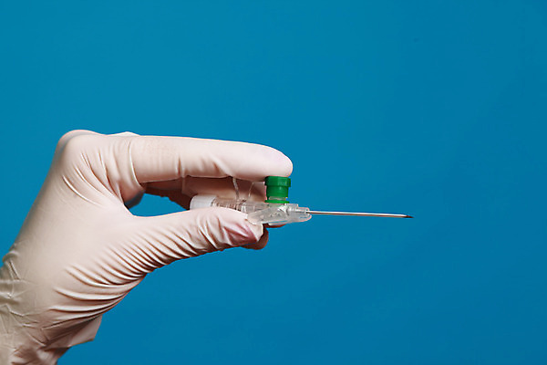 포토 JPG 해외이미지 손 장갑 손가락 사람없음 신체부위 치료 약 장비 공구 수술 보호 작음 오브젝트 준비 파란배경 날카로움 고무 돌봄 바이탈 살균 해외202004 해외포토 잡화 백그라운드 컨셉 의학 모션 사람 파란색 도구 크기 파일형식 이미지허브