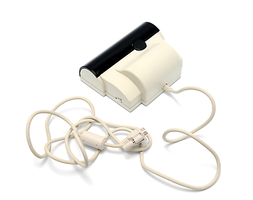 포토 JPG 해외이미지 손 산업 백그라운드 비즈니스 모바일 사람없음 컴퓨터 상자 사무실 독서 상점 디지털 자료 장비 정보 흰색 바 암호 플라스틱 계산대 신분 바코드 전자 시스템 수납 편리함 고립 센서 스캐너 스캔 입력 체크아웃 하드웨어 해외202004 해외포토 컬러 컨셉 재질 신체부위 전자제품 파일형식 이미지허브