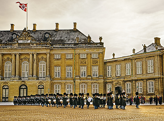 포토 JPG 해외이미지 유럽 여행 덴마크 경비 사람없음 궁전 군인 깃발 정사각형 해외202004 해외포토 도형 직업 나라 고건축 북유럽 안전 보호 국군 파일형식 이미지허브