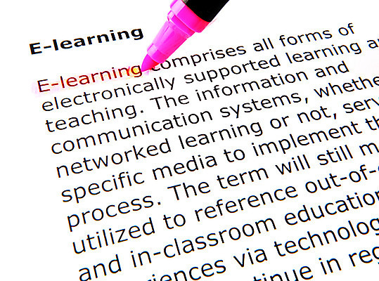 포토 JPG 해외이미지 직업 교육 종이 텍스트 표시 기술 사람없음 책 가로 단어 펜 노란색 가르침 끝 인쇄 교과서 문서 페이지 사전 형광펜 정의 명령 개발 설명서 온라인강의 펠트 강조 해외202004 해외포토 문자 컬러 교재 필기구 강의 파일형식 천_직물 언택트 이미지허브