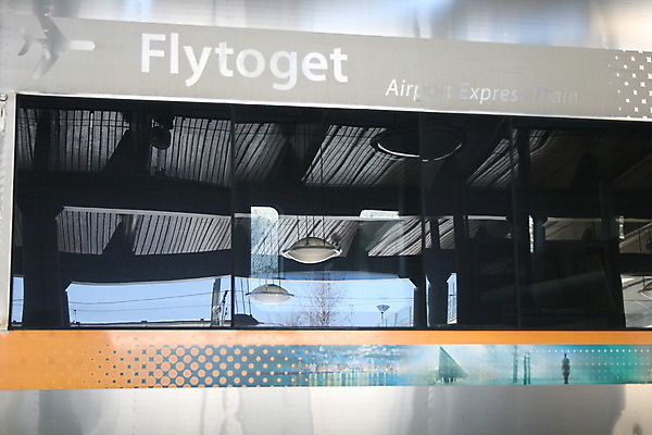 포토 JPG 해외이미지 사람없음 문 기차 오픈 터널 역 도착 속도 출발 일반 단상 오슬로 해외202004 해외포토 길 육상교통 컨셉 교통시설 대중교통 파일형식 이미지허브