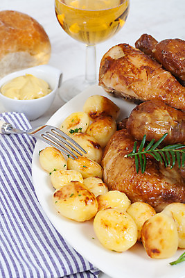 포토 JPG 해외이미지 접시 음식 백그라운드 다이어트 감자 건강 육류 요리 사람없음 갈색 식사 저녁식사 치킨 신선 맛 그릴 굽기 먹기 허브 로즈메리 점심식사 해외202004 해외포토 식물 식기 컬러 컨셉 채소 식재료 모션 주방용품 구이 닭고기요리 파일형식 이미지허브