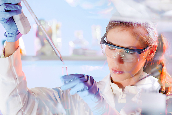 포토 JPG 해외이미지 응시 여자 장갑 실험 한명 들기 안전 사람 상반신 성인 장비 실험실 연구원 집중 측정 보안경 피펫 성인여자한명만 해외202004 해외포토 직업 1 시선 잡화 컨셉 모션 실험기구 안전장비 여자한명만 성인여자만 파일형식 이미지허브