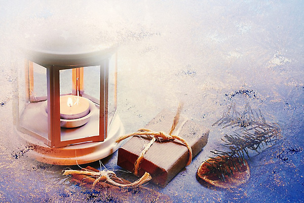 포토 JPG 해외이미지 나무 전통 배너 행복 백그라운드 크리스마스 겨울 촛불 창문 불 휴가 새로움 새해 주택 선물 사람없음 장식 빛 상자 얼음 수확 흰색 시골 등불 축하 신용카드 12월 연도 복고 서리 엽서 전나무 원뿔 구성 시나몬 크리스마스이브 안락 해외202004 해외포토 자연요소 도형 식물 계절 기념일 감정 컬러 컨셉 농업 초 조명 건물 금융 날짜 편지 파일형식 이미지허브