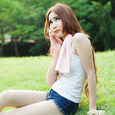 포토 JPG 해외이미지 라이프스타일 손 응시 공원 여자 스포츠 태국 자연 유리 휴식 운동선수 건강 피곤 한명 사람 앉기 잔디 성인 야외 초록색 여름 운동복 달리기 조깅 운동 정원 잡기 연습 땀 단절 지원 해외202004 해외포토 식물 1 시선 옷 계절 공공시설 아시아 컬러 컨셉 모션 재질 생활 신체부위 생태계 파일형식 이미지허브