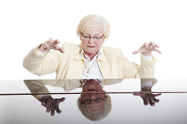 포토 JPG 해외이미지 백인 손 응시 여자 교육 행복 음악 컨셉 놀이 열쇠 주택 기술 관리 한명 사람 성인 취미 독서 소리 콘서트 음악가 회색 흰색 기구 키보드 클래식 은퇴 연습 리빙 시민 리듬 멜로디 뮤지컬 옛날 플레이어 해외202004 해외포토 서양인 직업 1 시선 감정 컬러 문화예술 건물 신체부위 공연 국민 파일형식 이미지허브