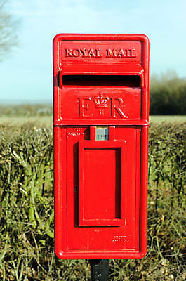 포토 JPG 해외이미지 사람없음 빨간색 상자 시골 기둥 그리기 편지 수집 목요일 해외202004 해외포토 건축 컬러 모션 요일 파일형식 이미지허브