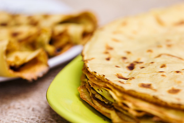 포토 JPG 해외이미지 전통 접시 음식 사람없음 갈색 노란색 케이크 주방 저녁식사 튀김 신선 뜨거움 황금 닫기 달콤 맛 아침식사 굽기 먹기 컵받침 비만 묘사 메뉴 칼로리 팬케이크 점심식사 식욕 해로움 크레이프 해외202004 해외포토 식기 컬러 컨셉 모션 디저트 식사 구이 몸매 받침대 파일형식 이미지허브