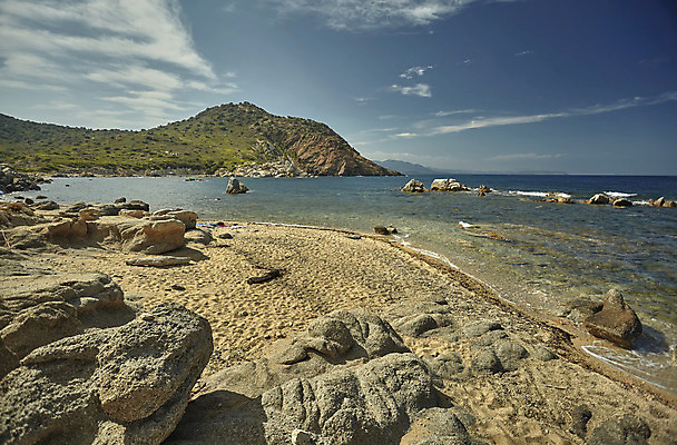 포토 JPG 해외이미지 모래 바다 자연 하늘 휴가 산 풍경 사람없음 물 여름 고요 이탈리아 사막 만 고독 지중해 암초 내추럴 주입구 파라다이스 해외202004 해외포토 자연요소 계절 감정 유럽 생태계 파일형식 이미지허브