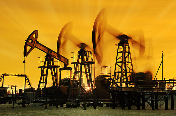 포토 JPG 해외이미지 산업 오렌지 모션 하늘 사람없음 햇빛 노란색 일출 기계 황혼 일몰 장비 에너지 황금 휘발유 석유 발굴 러시아 화석 연료 가스 북쪽 펌프 시베리아 조작 파이프라인 해외202004 해외포토 유럽 컬러 과일 태양 노을 방향 파이프_관 파일형식 이미지허브