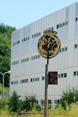 포토 JPG 해외이미지 식물 산업 건축양식 공장 자연 버스 풍경 사람없음 야외 건물 세로 여름 햇빛 환경 힘 에너지 버리기 사인 부식 광택 폴란드 80대 원자력 공산주의 구식 그만 옛날 철강 해외202004 해외포토 건축물 계절 노년 건축 유럽 육상교통 공업 모션 대중교통 태양 생태계 파일형식 이미지허브