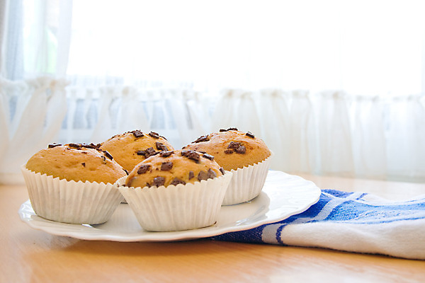 포토 JPG 해외이미지 접시 음식 아침 디저트 건강 사람없음 케이크 주방 초콜릿 맑음 식사 흰색 달콤 맛 아침식사 굽기 속도 냅킨 머핀 페스츄리 핸드메이드 해외202004 해외포토 주간 식기 빵 컬러 컨셉 날씨 구이 파일형식 이미지허브